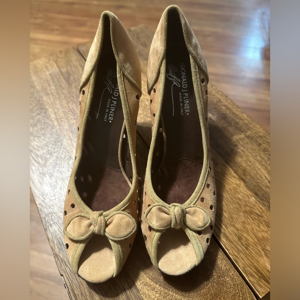 Vintage Donald J Pliner Leather Suede Peep Toe Pumps Tan w/Green Trim size 8.5
